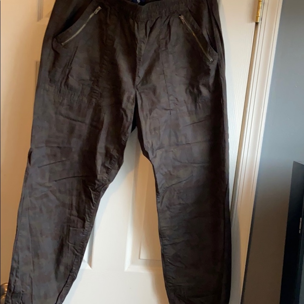 Gap Camo joggers